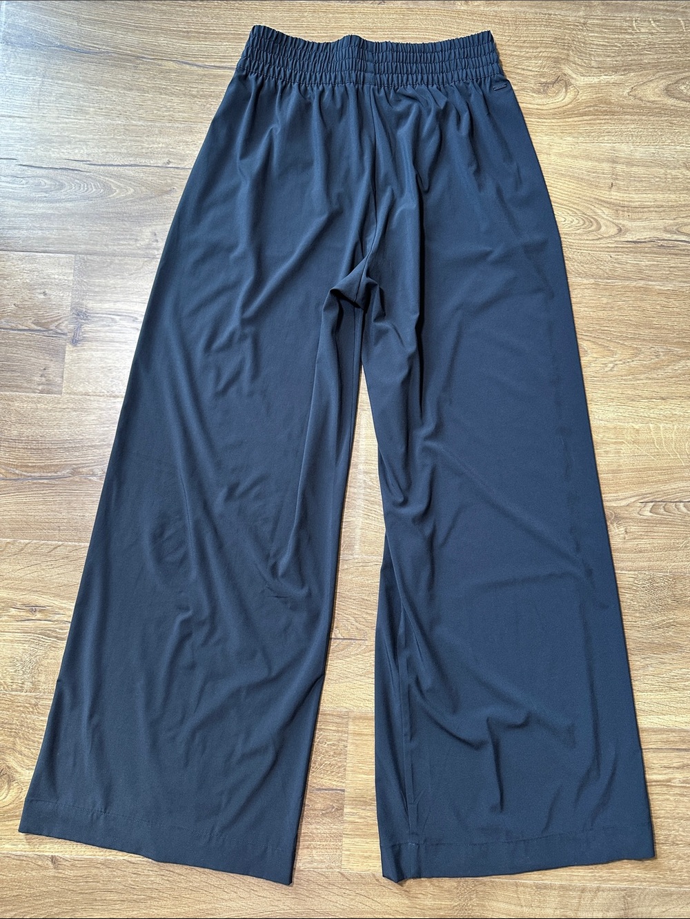 Vuori Villa Wide Leg Black Elastic-Waist Pants Size Medium - Picture 5 of 12